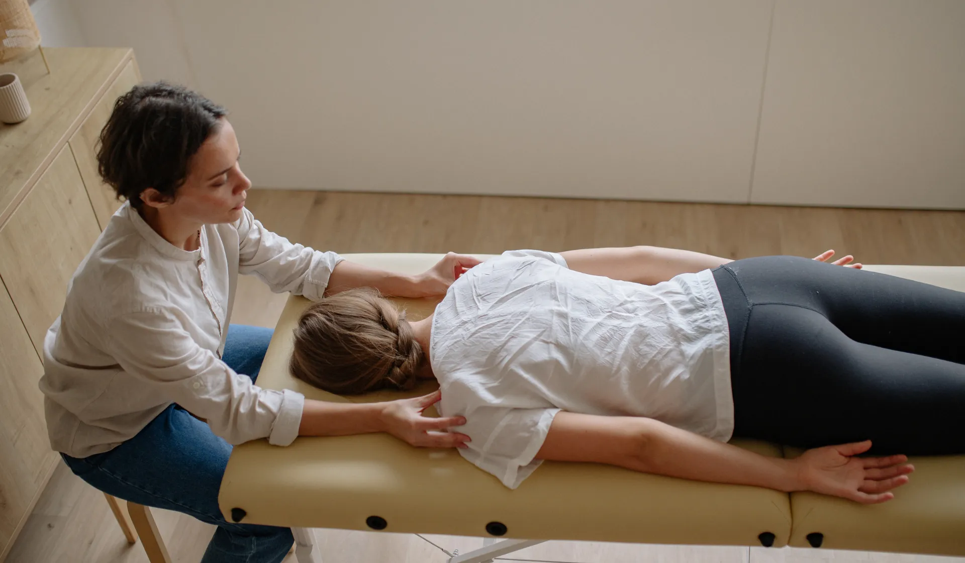 Google Ads campaign performance dashboard for a healthcare clinic